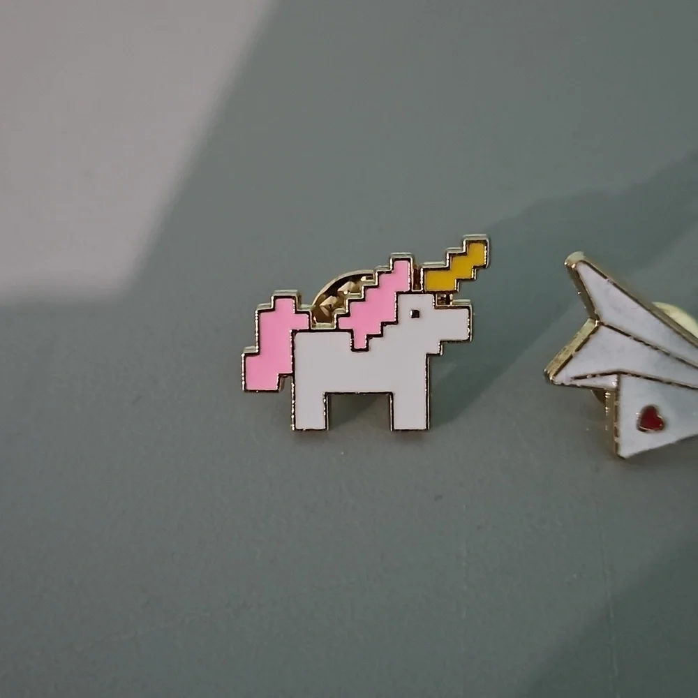 Set of 3 pins